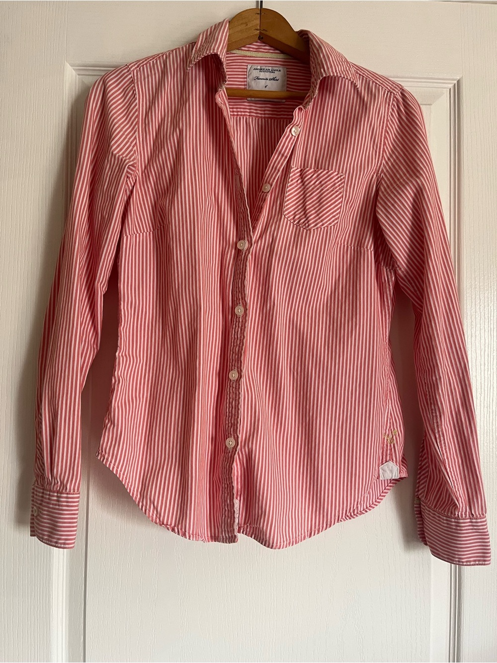 AE American Eagle Shirt Women 6 Medium Pink Striped Favorite Button Up Collared